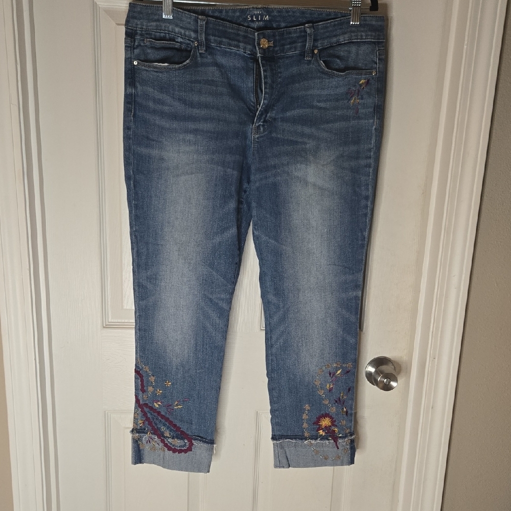 White House Black Market Burgundy And Gold Embroidered Cropped Jeans